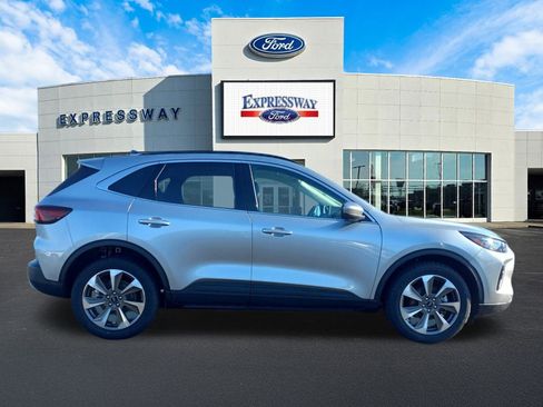 Used 2023 Ford Escape Platinum image 5