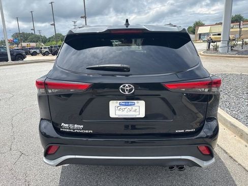 Used 2021 Toyota Highlander XSE AWD/4WD image 7