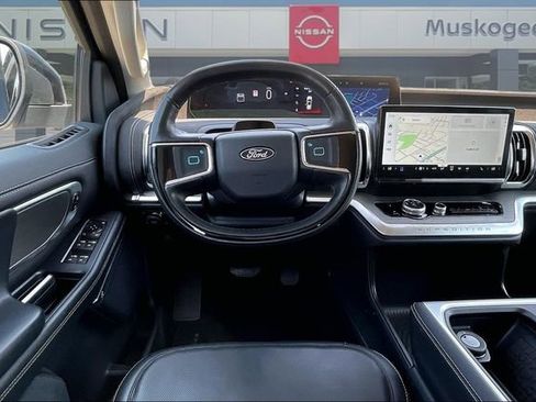 Used 2025 Ford Expedition Platinum AWD/4WD image 8