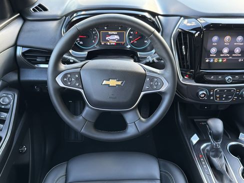 Used 2023 Chevrolet Traverse LT FWD image 31