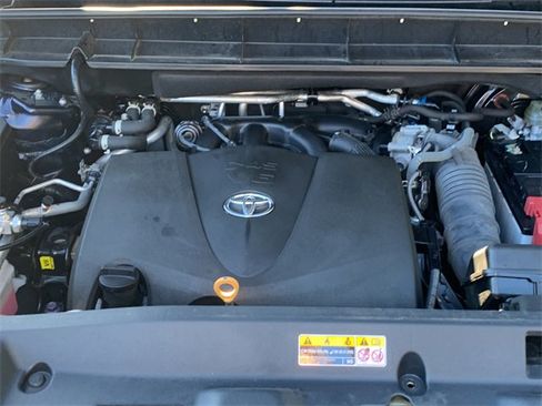 Used 2022 Toyota Highlander XSE image 12