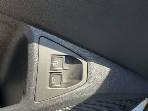Used 2023 Volkswagen Jetta SE w/ Panoramic Sunroof Package FWD image 19