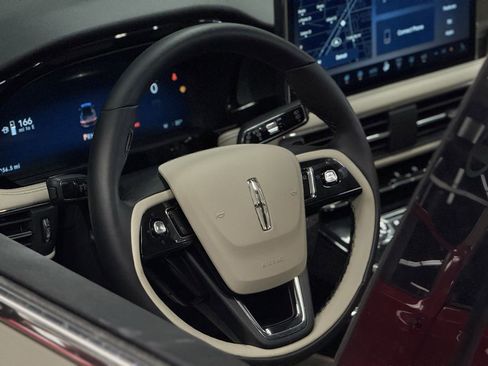 Used 2025 Lincoln Corsair AWD w/ Equipment Group 101A image 22