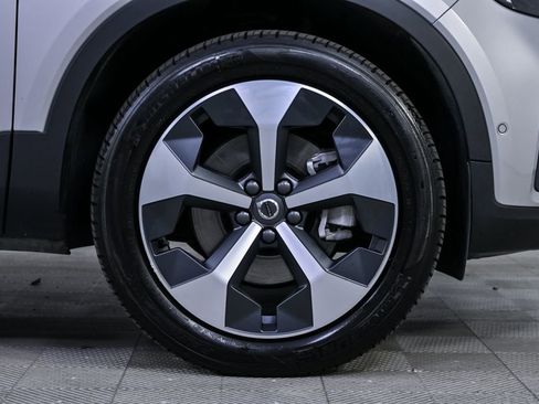 Certified 2025 Volvo XC40 B5 Plus image 37