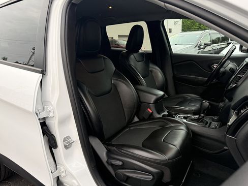 Used 2020 Jeep Cherokee Latitude Plus AWD/4WD image 16