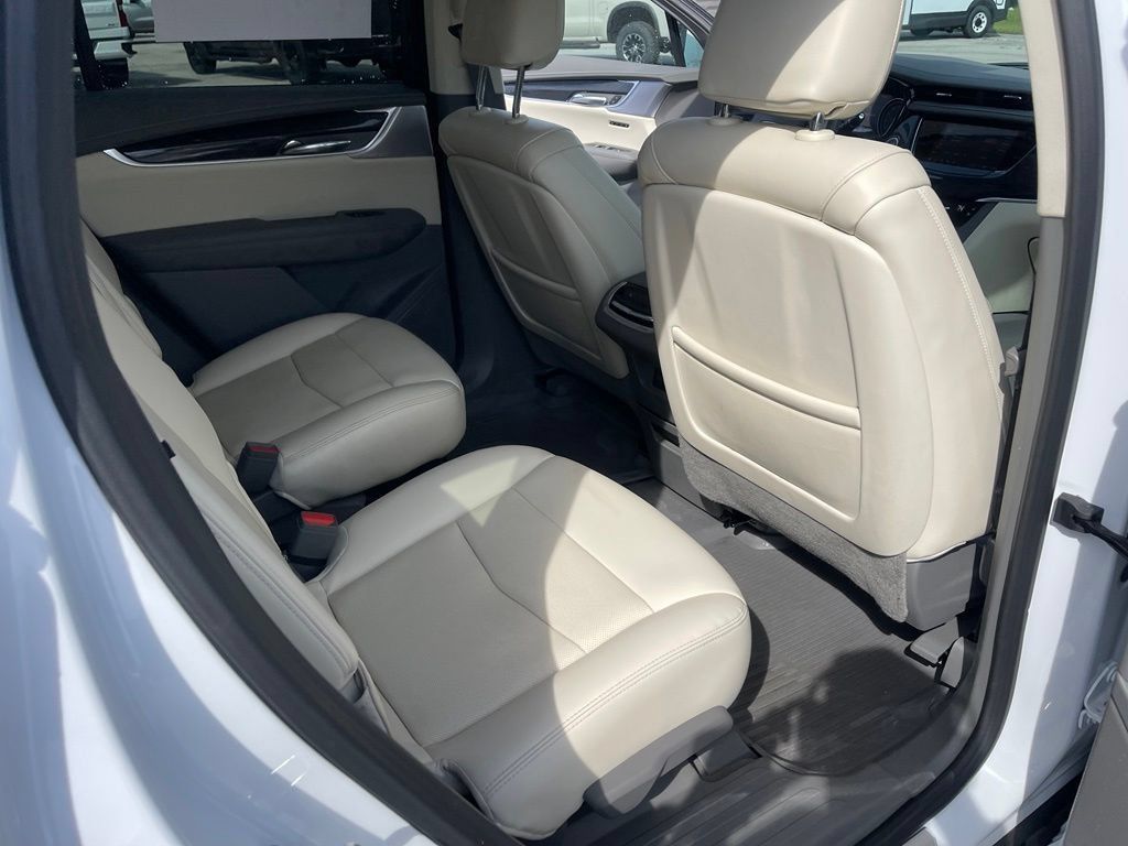 Used 2024 Cadillac XT6 Premium Luxury w/ Technology Package AWD/4WD image 17