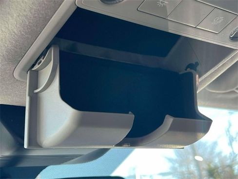 Used 2025 Nissan Kicks SR image 28