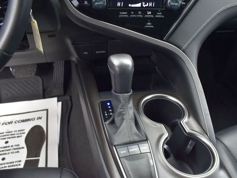 Used 2023 Toyota Camry SE image 14