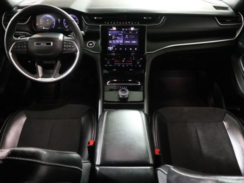 Used 2024 Jeep Grand Cherokee L Laredo image 16