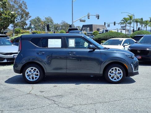 Certified 2025 Kia Soul LX w/ LX Technology Package FWD image 6