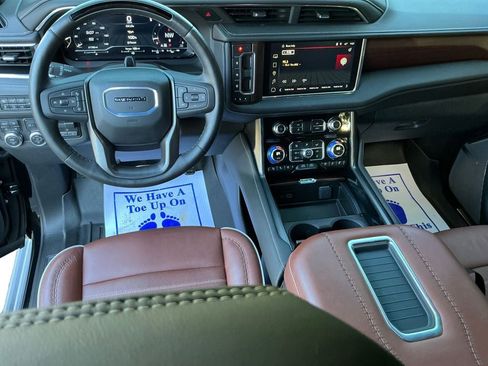 Used 2024 GMC Yukon XL Denali Ultimate image 10