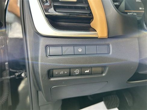 Used 2023 Nissan Rogue Platinum image 17