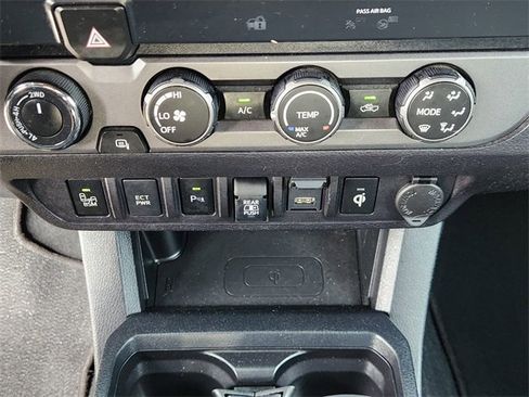 Used 2020 Toyota Tacoma TRD Off-Road image 18