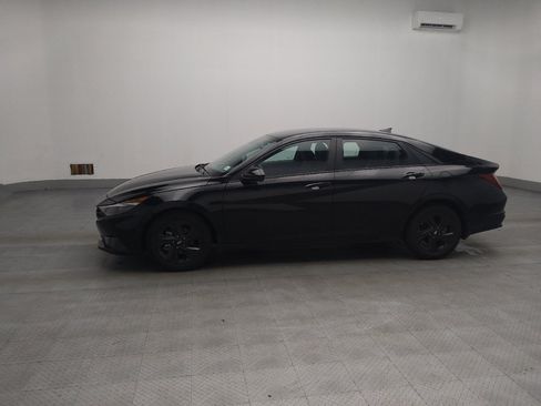 Used 2022 Hyundai Elantra SEL FWD image 2