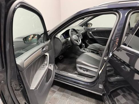 Used 2022 Volkswagen Tiguan SE R-Line AWD/4WD image 14