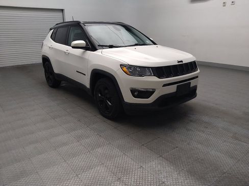 Used 2018 Jeep Compass Latitude FWD image 13