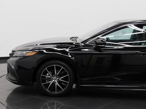 Used 2024 Toyota Camry SE image 16