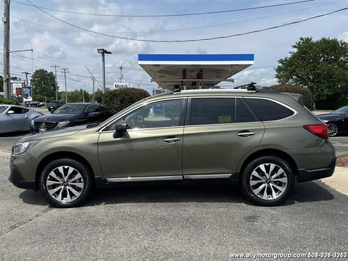 Used 2019 Subaru Outback 3.6R Touring w/ Popular Package #3A AWD/4WD image 8
