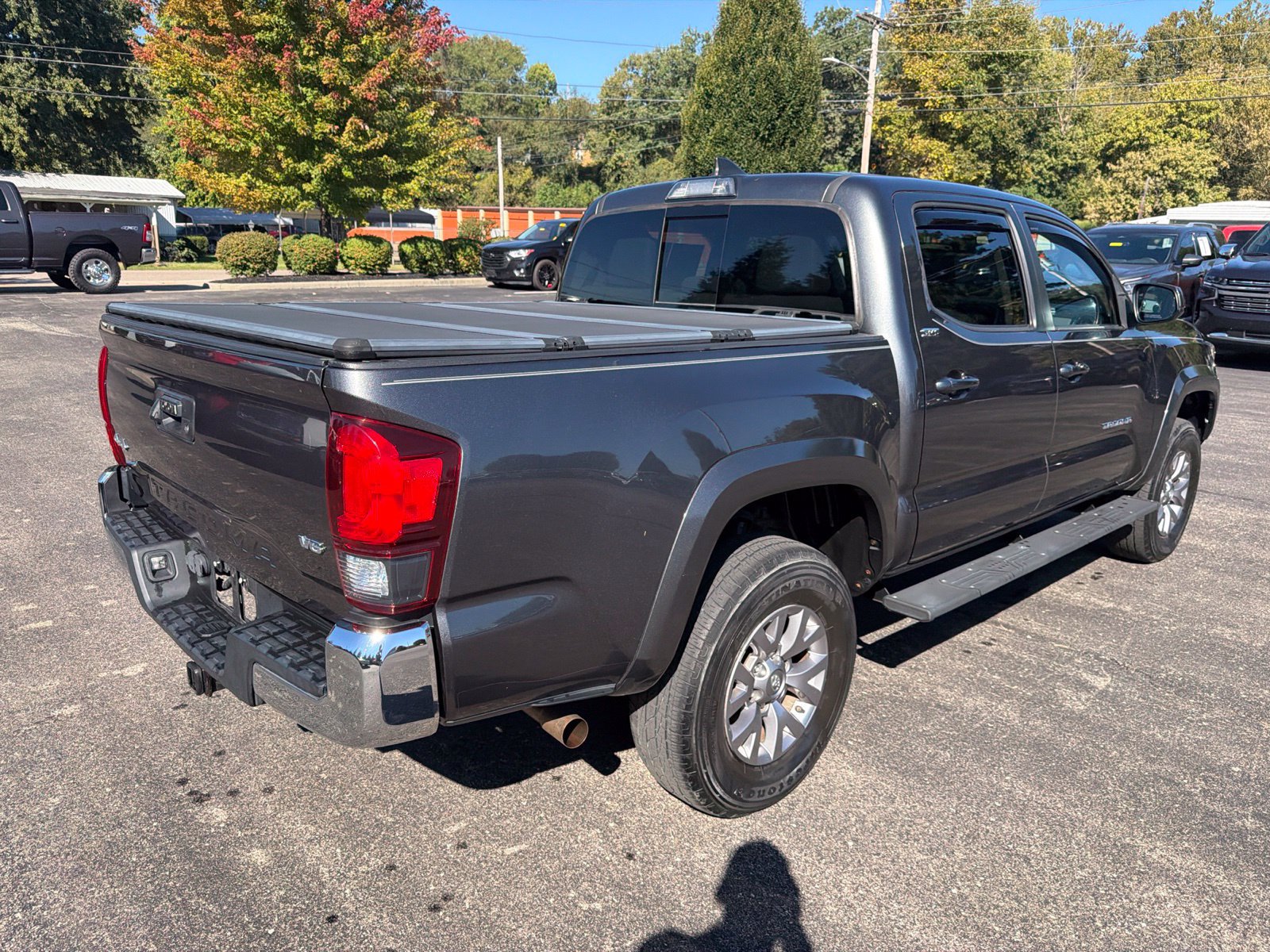 Used 2018 Toyota Tacoma SR5 AWD/4WD image 5