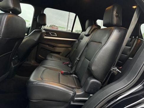 Used 2016 Ford Explorer XLT w/ Equipment Group 202A FWD image 7
