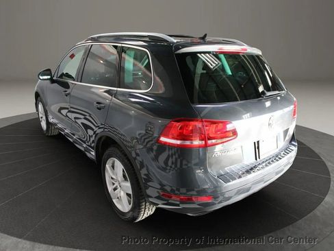 Used 2013 Volkswagen Touareg Sport image 7