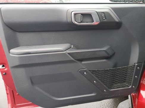 Used 2025 Ford Bronco Badlands image 17