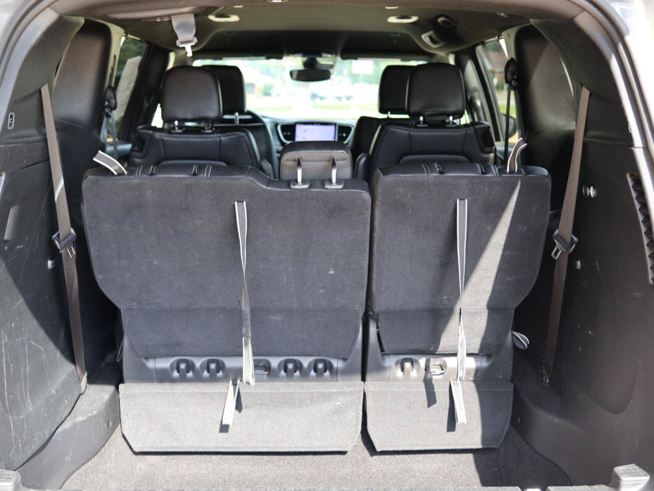 Used 2023 Chrysler Pacifica Touring-L FWD image 10