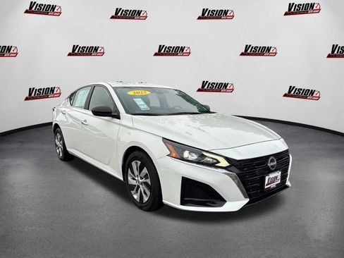 Certified 2025 Nissan Altima 2.5 S image 3