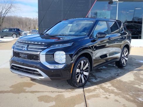 New 2026 Mitsubishi Outlander SE image 1