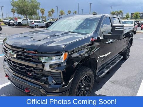 Used 2025 Chevrolet Silverado 1500 LT Trail Boss w/ Convenience Package II AWD/4WD image 2