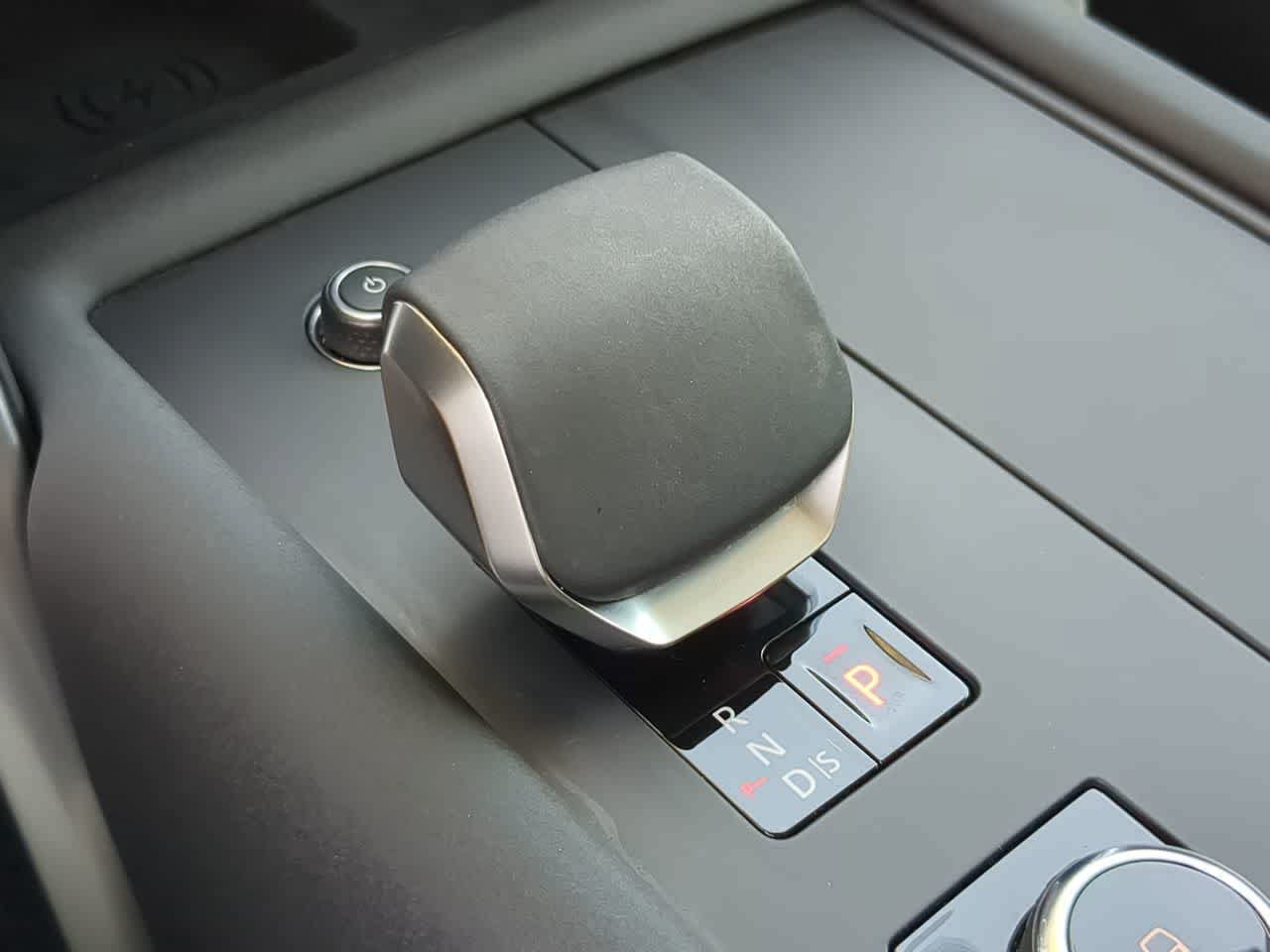 Used 2025 Land Rover Discovery S AWD/4WD image 32
