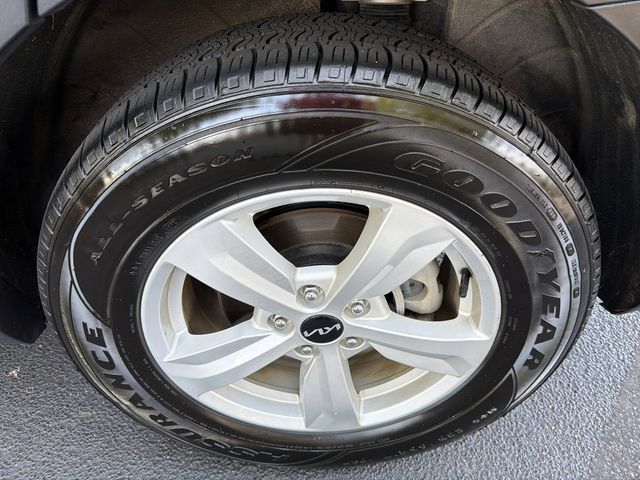 Used 2023 Kia Sorento LX FWD image 19