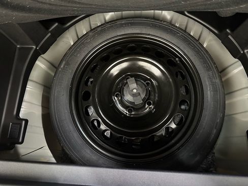 Used 2019 Chevrolet Equinox LT w/ Driver Convenience Package image 36