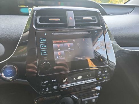 Used 2019 Toyota Prius XLE image 16