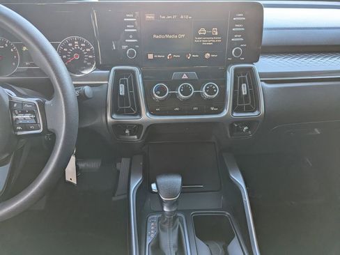 Used 2023 Kia Sorento LX image 12