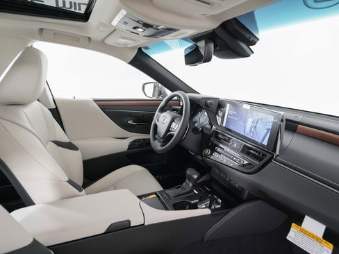 New 2025 Lexus ES 350 w/ Premium Package image 18