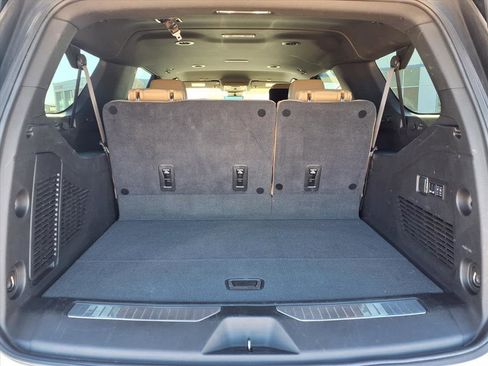 Used 2024 Chevrolet Suburban Premier image 10