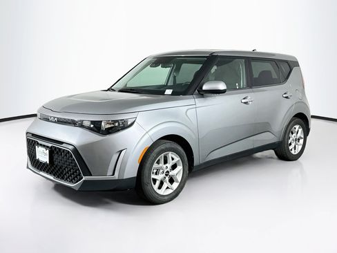 Used 2025 Kia Soul LX w/ LX Technology Package FWD image 3