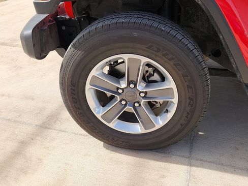 Used 2020 Jeep Wrangler Unlimited Sahara image 6