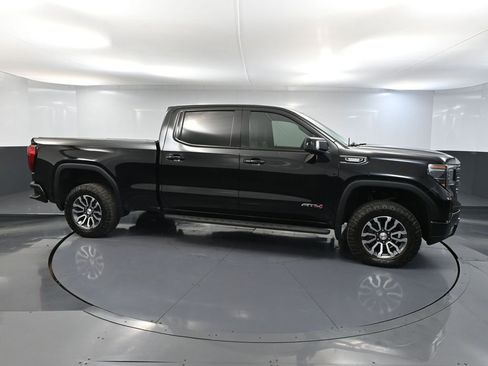 Used 2022 GMC Sierra 1500 AT4 w/ AT4 Premium Package AWD/4WD image 4