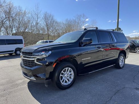 Used 2023 Chevrolet Suburban LT image 18