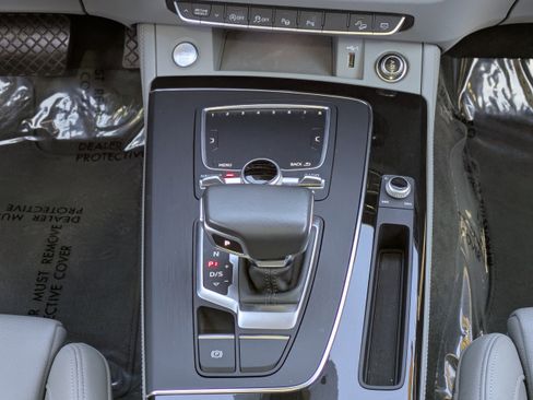 Used 2020 Audi Q5 Prestige image 18