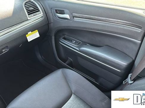 Used 2019 Chrysler 300 Touring w/ Sport Appearance Package RWD image 9