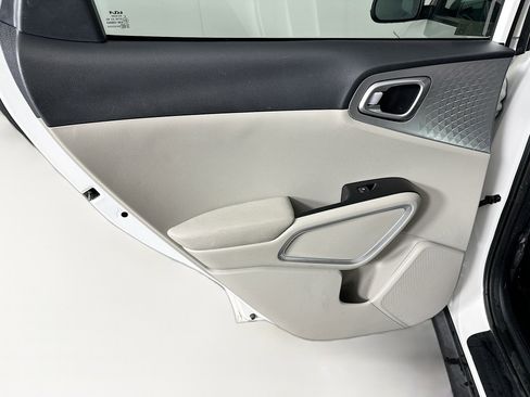 Used 2025 Kia Soul LX w/ LX Technology Package image 25