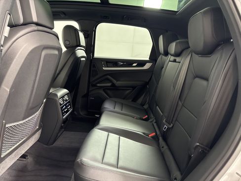 Used 2024 Porsche Cayenne image 20