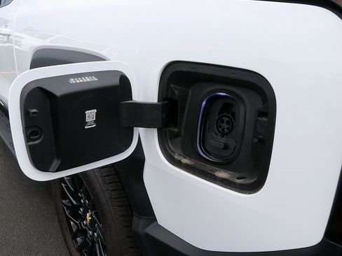 Used 2024 Chevrolet Silverado EV W/T image 13