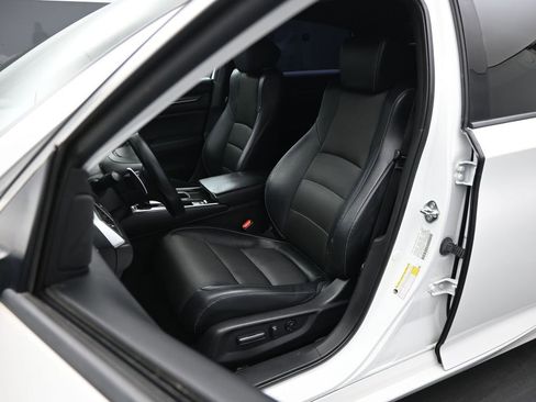 Used 2018 Honda Accord Sport image 8