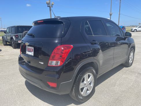 Used 2020 Chevrolet Trax LS w/ Tint and Cruise Package FWD image 4