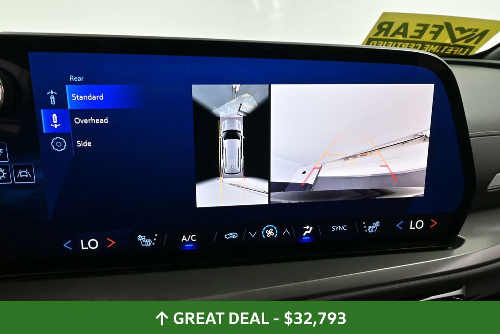 Used 2024 Chevrolet Traverse LT FWD image 45