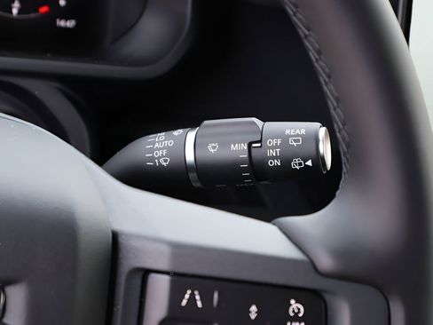 New 2026 Land Rover Defender 130 X-Dynamic SE AWD/4WD image 34
